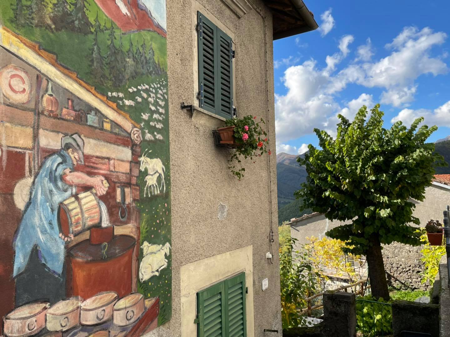 LIZZANO PISTOIESE IL BORGO DEI MURALES